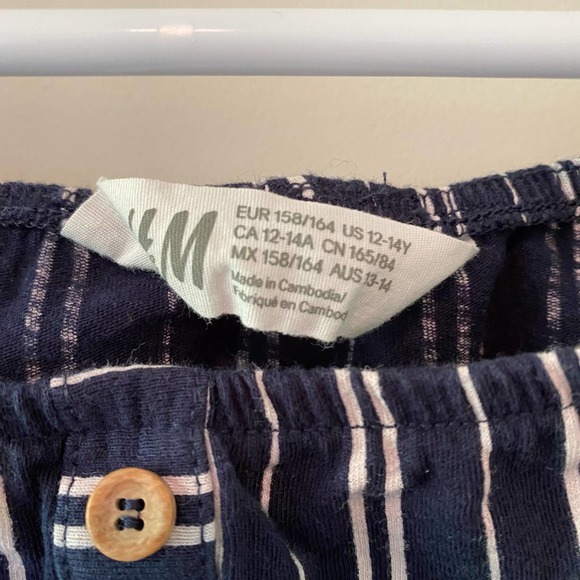 H&M Navy Blue White Stripe Off Shoulder Shirt Blouse Size 12-14 Years - Picture 2 of 3